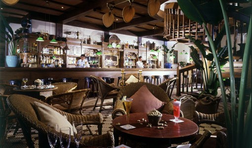 raffles hotel long bar, singapore sling