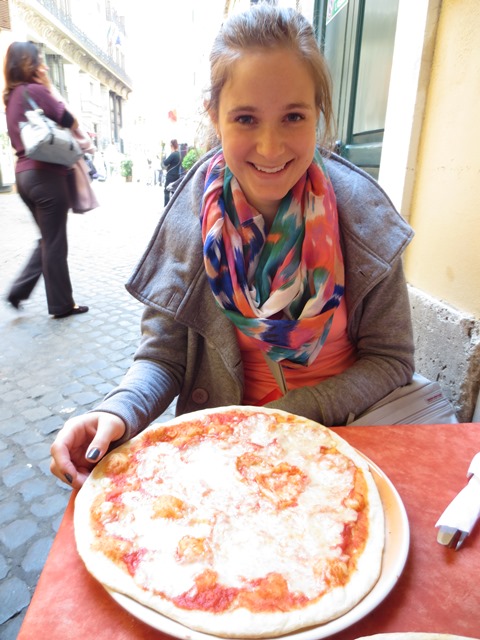 Lori from Travelstart about to tuck into a genuine Italian pizza in the centre of Rome.