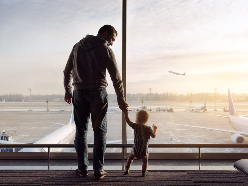 father-and-child=at-airport