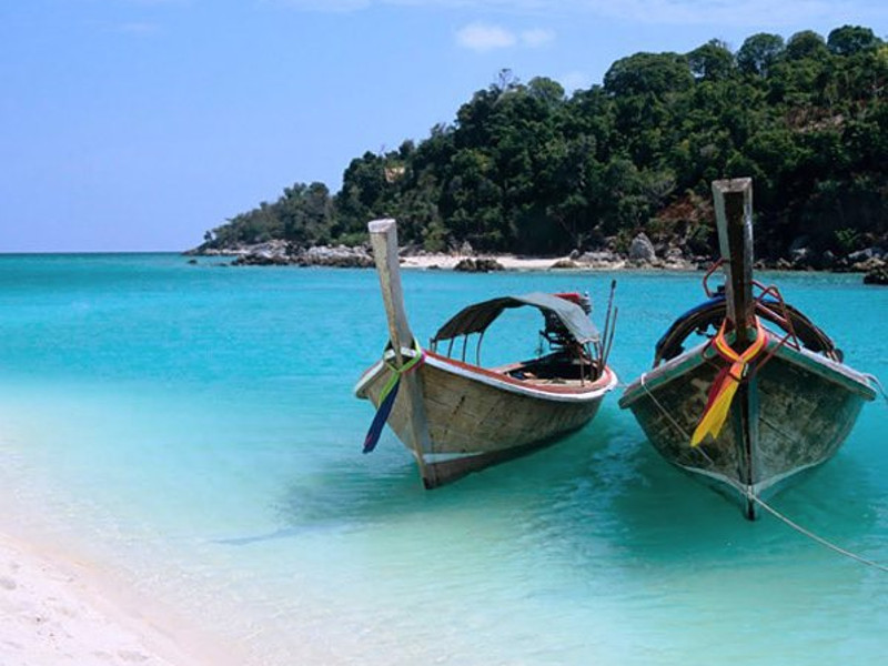 zanzibar island boats