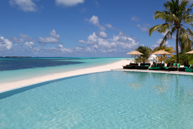 maldives swimming pool