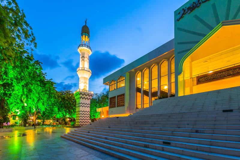 beautiful mosque things to do in the maldives