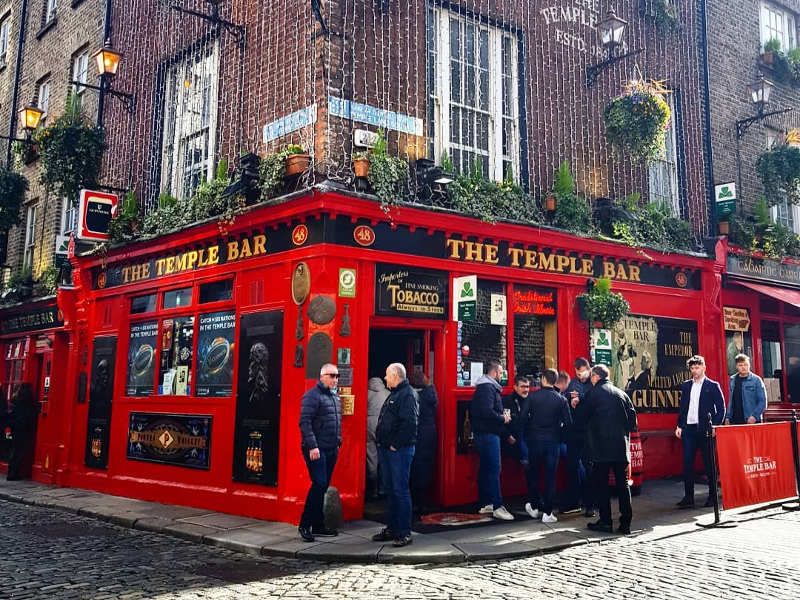 visit-ireland-pubs