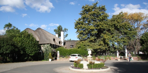 Front facade of Rawdons in the KZN Midlands