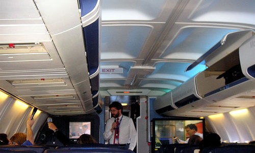 Flight attendant puts child in overhead bin