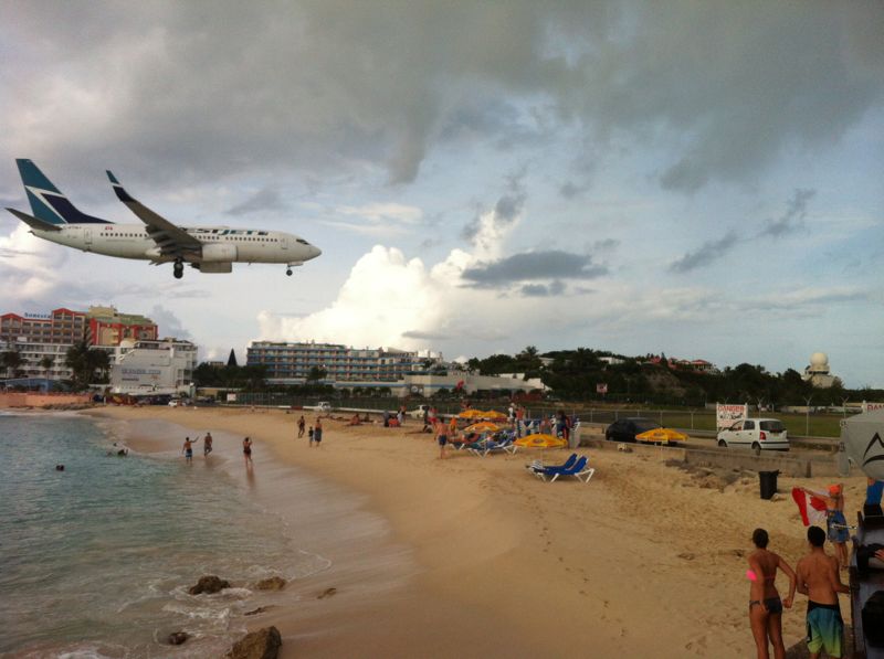 WestJet Landing Saint Maarten