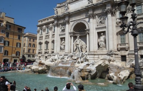 Fontana di Trevi, Roma, Italy.