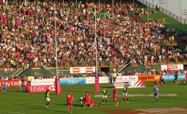 A game gets under way at the 2014 Emirates Dubai Rugby Sevens tournament in the UAE.