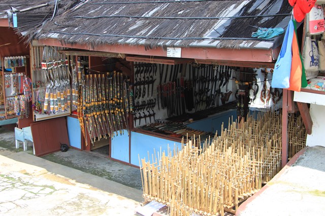 If you ask nicely, you may get an impromptu Angklung performances by the shopkeeper!