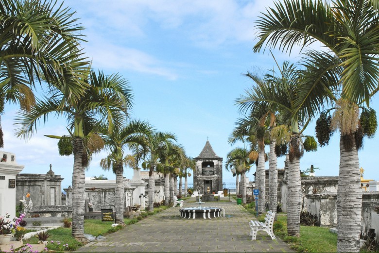 Le cimetière marin de Saint-Paul (Île de la Réunion)