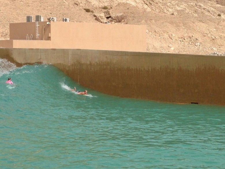 Craig Jarvis Surfing Dubai (1280x960)