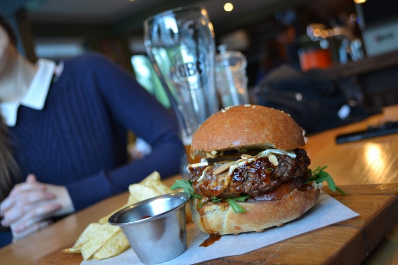 Gastropub burger (1024x683)