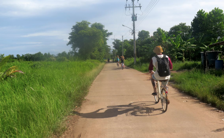 Cycling between the villages ...