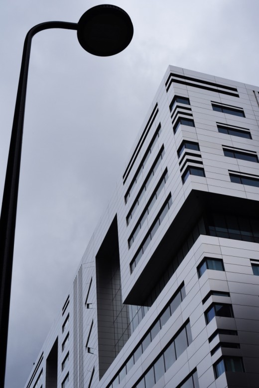 The dramatic architecture is fascinating like this metallic structure that blends into the sky. Picture this with twinkling Christmas lights! London City.