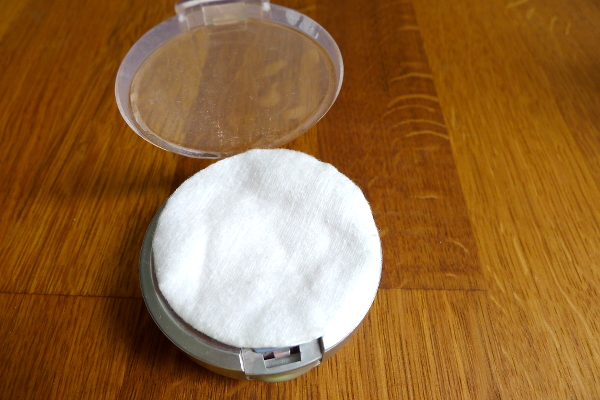 makeup-cotton-pad compact