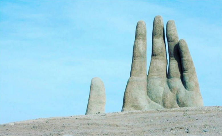 the hand in the desert bizarre attractions