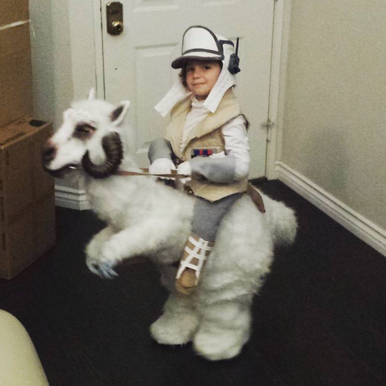 tauntaun_costume_1 halloween