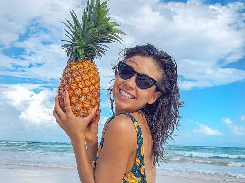 visit-phuket-pineapple-girl