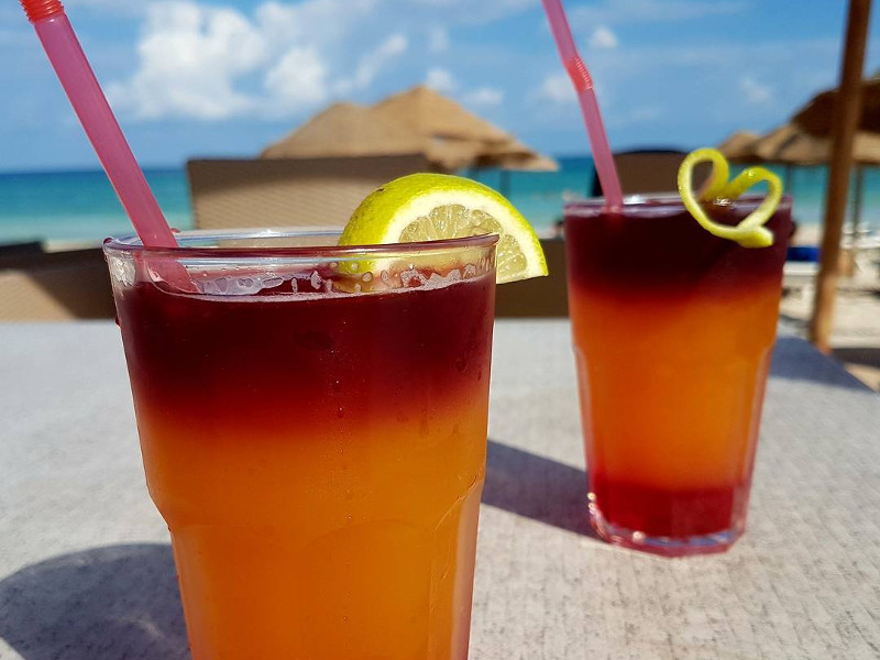 visit-tunisia-beach-cocktails