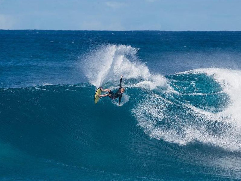 main surfing and kitesurfing in zanzibar