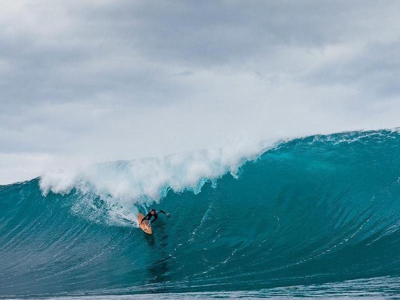 north reef surfing and kitesurfing in zanzibar