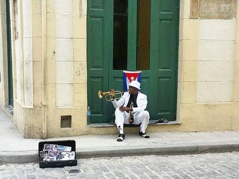 visit-cuba-performer