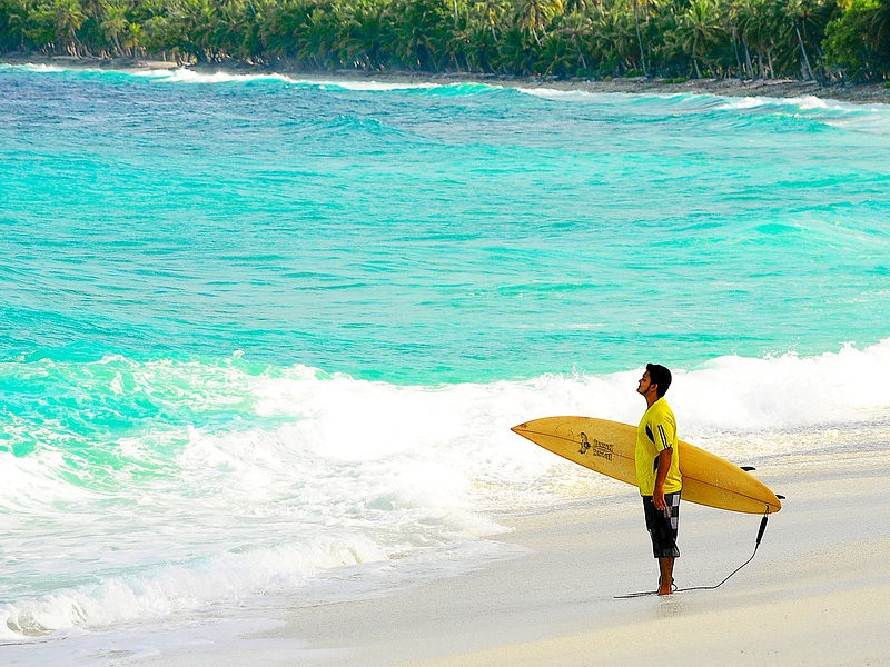 Maldives surf spotting