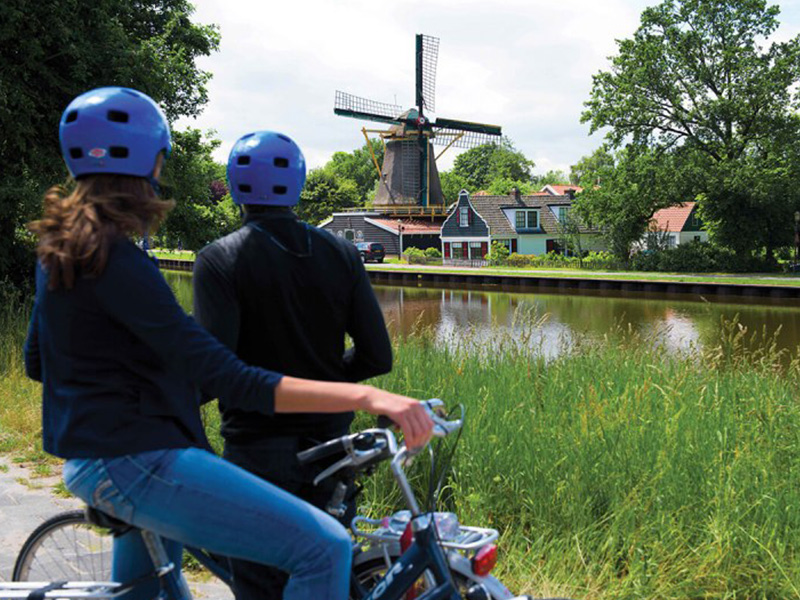 bicycle-ride-on-river-cruise-stop