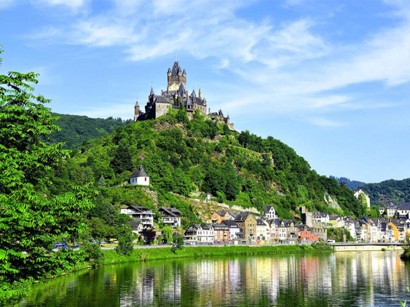 castle-on-a-hill-river-cruise-stop
