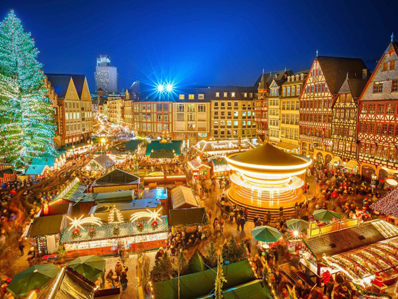 river-cruise-christmas-market-at-night