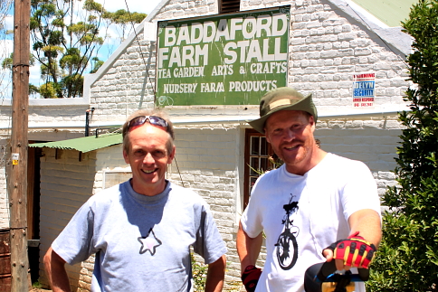Fred Hatman's photo of Comrades Marathon legend Bruce Fordyce and old Heartie outside Baddaford farm stall baddaford farmstall