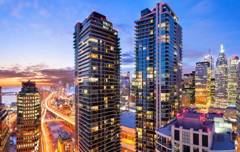 downtown toronto best time to visit canada