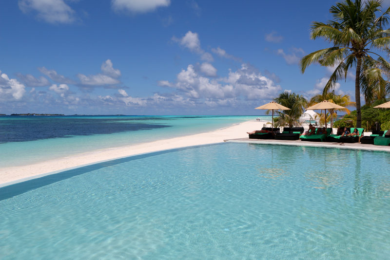 maldives swimming pool
