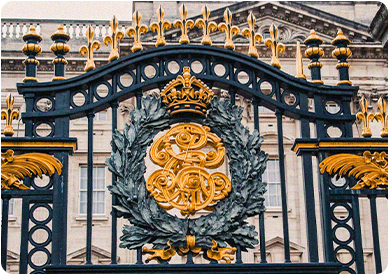 London London: Royalty is in the air! From Palaces to Pints