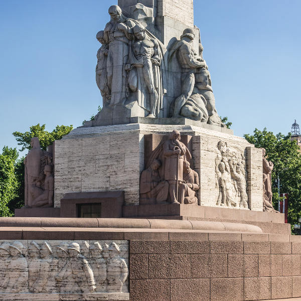 Riga riga freedom monument